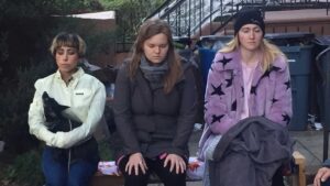 How One Yogi Started a Meditation Group—on Her Front Stoop